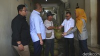 Penjual di pangkalan, Rizki, menyebut semula pangkalannya ramai warga untuk membeli. Namun, setelah Presiden Prabowo Subianto memberikan instruksi, antrean mereda hingga kini sudah terkendali.  