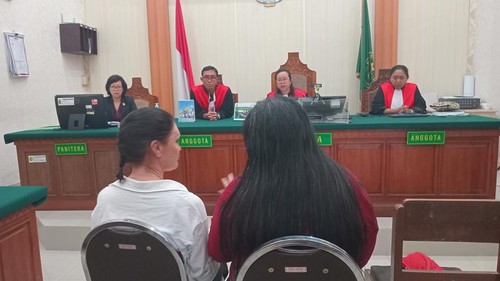 WN Australia, Vanessa Louise Crimmins, disidang atas kasus pencurian laptop di Desa Tibubeneng, Kecamatan Kuta Utara, Badung. Sidang dilakukan di PN Denpasar, Kamis (6/2/2025). (Aryo Mahendro/detikBali)