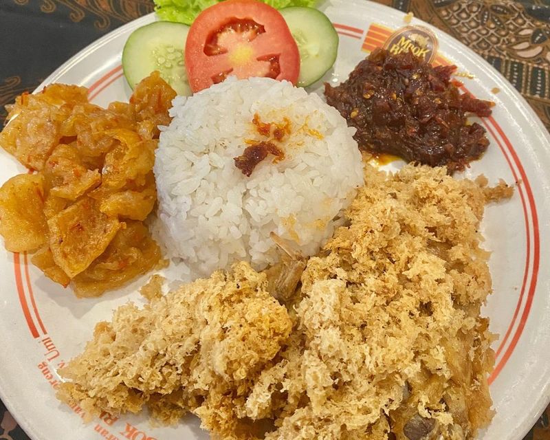 10 Ayam Goreng Terenak di Jakarta, Topping Kremes dan Bawang Goreng