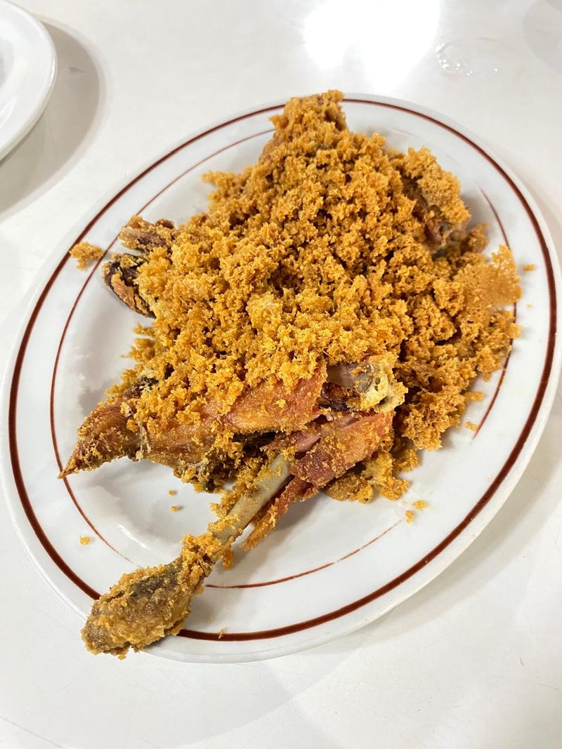 10 Ayam Goreng Terenak di Jakarta, Topping Kremes dan Bawang Goreng