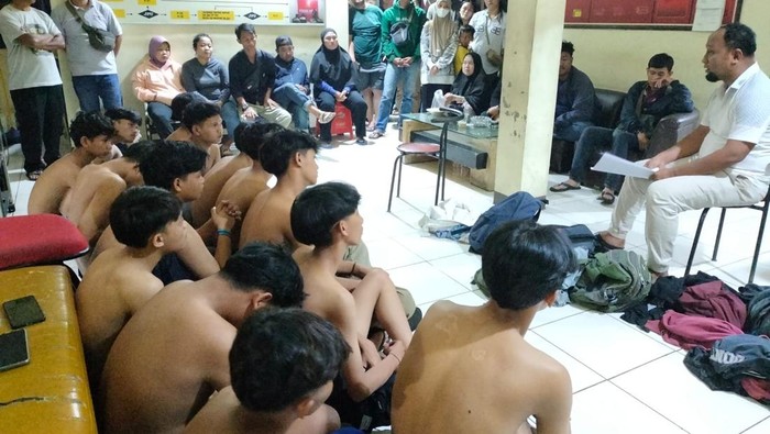 15 Pelajar SMK di Bogor diamankan polisi saat kedapatan pesta miras di sebuah taman di Baranangsiang.