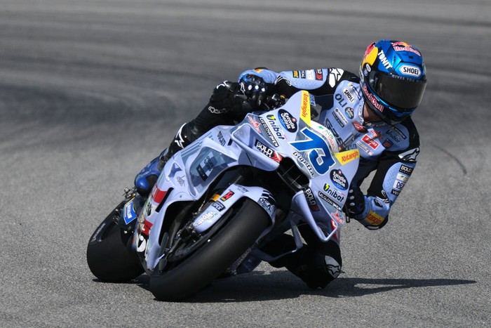 KUALA LUMPUR, MALAYSIA - FEBRUARY 06: Alex Marquez of Spain and Gresini Racing MotoGP rides during the Malaysia MotoGP Test at Sepang International Circuit on February 06, 2025 in Kuala Lumpur, Malaysia. (Photo by How Foo Yeen/Getty Images)