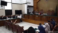 Agustiani merupakan salah satu orang yang ditangkap KPK dalam operasi tangkap tangan (OTT) kasus suap PAW anggota DPR untuk Harun Masiku pada 2020. Dia merupakan orang kepercayaan Wahyu Setiawan, yang saat kasus itu terjadi menjabat komisioner KPU RI.  