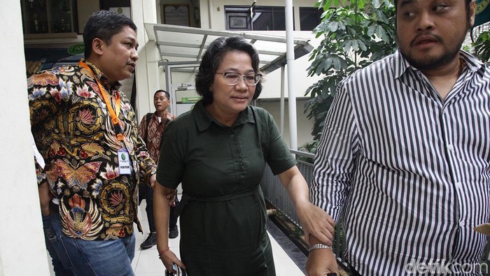 Agustiani Tio Bersaksi di Sidang Praperadilan Hasto Kristiyanto Sidang gugatan praperadilan Hasto Kristiyanto kembali digelar di PN Jakarta Selatan, Jumat (7/2/2025). Sidang itu menghadirkan saksi Agustiani Tio Fridelina.