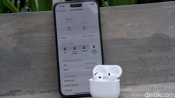 Ketika AirPods 4 ANC dihubungkan dengan iPhone, pada pengaturan terdapat opsi fitur tambahan termasuk mode Transparansi, Audio Adaptif, dan Kesadaran Percakapan, yang secara dinamis menyesuaikan pengaturan audio berdasarkan lingkungan. Foto: Adi Fida Rahman/detikINET
