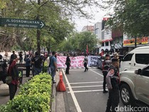 Pedagang Eks Teras Malioboro 2 Demo Blokir Jalan Malioboro