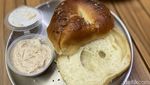 Mencicipi Kopi Eksotik dan Bagel Pistachio di Kafe Industrial Blok M