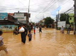 Video: Banjir Landa Puluhan Desa di Kudus, Ketinggian Air di Mejobo Capai 1 Meter