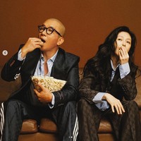 DJ Koo merupakan mantan kekasih Barbie Hsu. Terpisahkan selama 20 tahun, Hsu dan Koo bersatu lagi setelah aktris Taiwan itu bercerai dari Wang Xiaofei. Foto: Dok. Instagram Barbie Hsu, Vogue