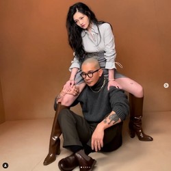 Ini Tulisan DJ Koo di Nisan Barbie Hsu, Maknanya Dalam