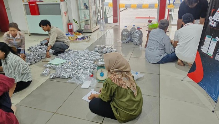 Beli truk Isuzu pakai koin Rp 150 juta untuk DP