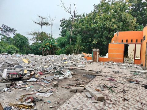 Bengkel mobil yang digusur di Kampung Bulu RT 01/RW 011