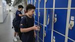 Brasil Sahkan UU Larangan Siswa Gunakan HP di Sekolah