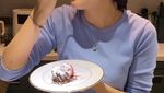 Bulan Sutena Jago Bikin Kue Ubi hingga Asyik Ngerujak
