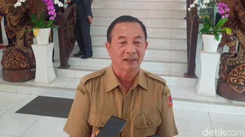 Bupati Karangasem I Gede Dana.