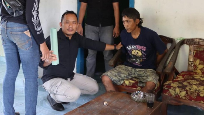 Dedi Areng dukun palsu ditangkap polisi