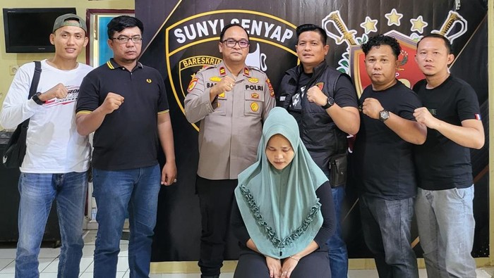 Seorang Ibu Rumah Tangga (IRT) di Prabumulih, DA (29) nekat membuat laporan palsu ke polisi soal kehilangan motor. Laporan itu dibuat dengan alasan tak sanggup membayar angsuran kredit motor tersebut.