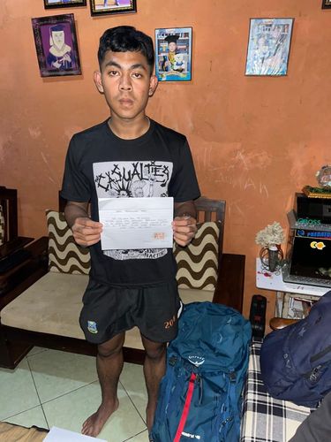 Pendaki yang di-blacklist seumur hidup usai mengambil tas carrier milik pendaki lain saat menaiki Gunung Slamet lewat jalur Bambangan, Kabupaten Purbalingga. Foto diunggah Jumat (7/2/2025).