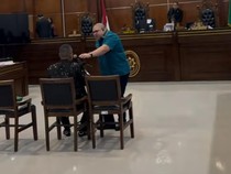 Video: Razman Ungkap yang Ia Katakan saat Pegang Pundak Hotman Paris