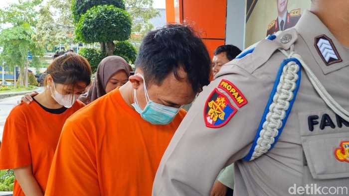 Ichlas dan Viska Dhea, tersangka pornografi di Gresik