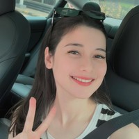 Iris mengatakan bahwa menurut karyawannya suami dan selingkuhannya itu hanya sebatas rekan kerja, namun kerap pergi bersama dan bermesraan. Jadi kata karyawannya itu mereka cuma partner aja, tapi bu, suka lunch bareng, sering banget lunch bareng, dinner, terus sampai ke dokter mata aja katanya ditemenin bu, sampai mesra kayak gitu. Apakah itu partner kerja? ucap Iris di salah satu videonya. Foto: Instagram/@iriswullur_