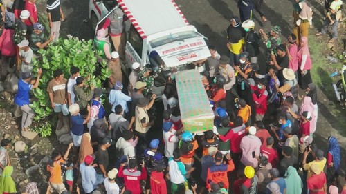 Jenazah korban banjir Bima tiba di kampung halaman, Jumat (7/2/2025) pagi.