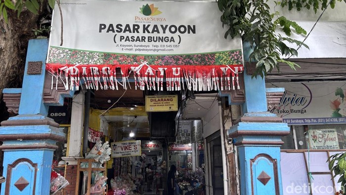 Jelang Valentine Pasar Bunga Kayoon Mulai Diserbu Pembeli Jelang Valentine Pasar Bunga Kayoon Mulai Diserbu Pembeli