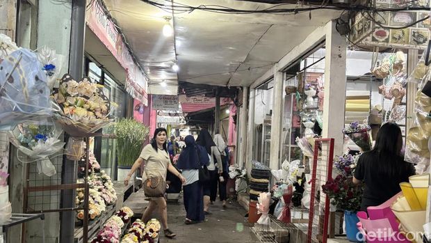 Jelang Valentine Pasar Bunga Kayoon Mulai Diserbu Pembeli