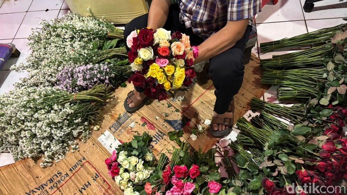 Jelang Valentine Pasar Bunga Kayoon Mulai Diserbu Pembeli