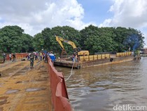 Jembatan Ponton untuk Sambut Perayaan Cap Go Meh di Pulau Kemaro Sudah Dipasang