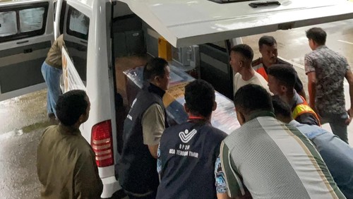 Jenazah Patris Kusi saat tiba di Bandara El Tari Kupang, NTT, Jumat (7/2/2025).