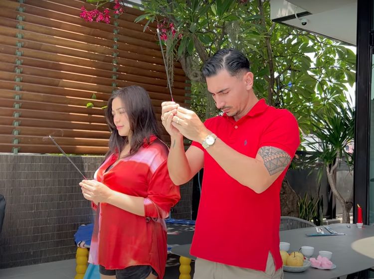 7 Foto 1 Bulanan Baby Hagia Putri Jessica Iskandar, Ikuti Tradisi Adat China