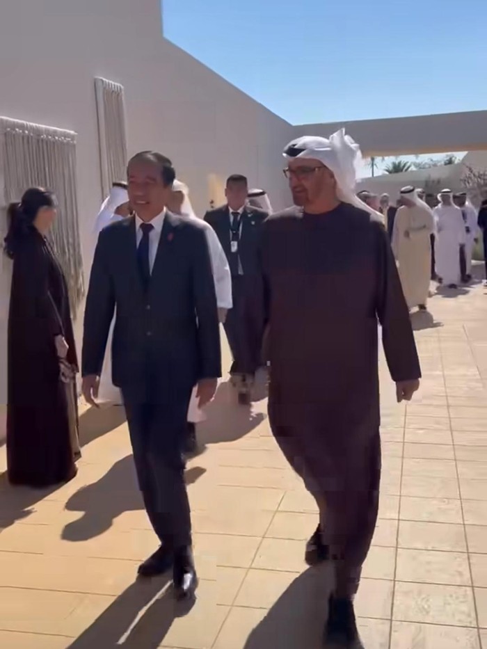 Momen Presiden Ke-7 RI Joko Widodo ketika melawat ke Uni Emirat Arab. Foto diunggah Jumat (7/2/2025).
