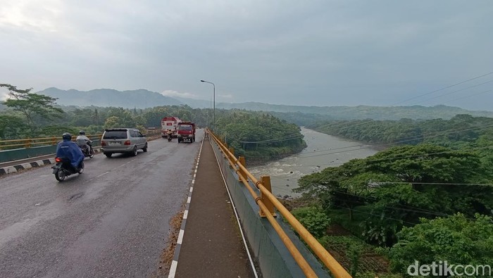 JORR Jembatan Kebon Agung 2 yang menghubungkan wilayah Kapanewon Minggir, Sleman dengan Kapanewon Kalibawang, Kulon Progo, Jumat (7/2/2025).