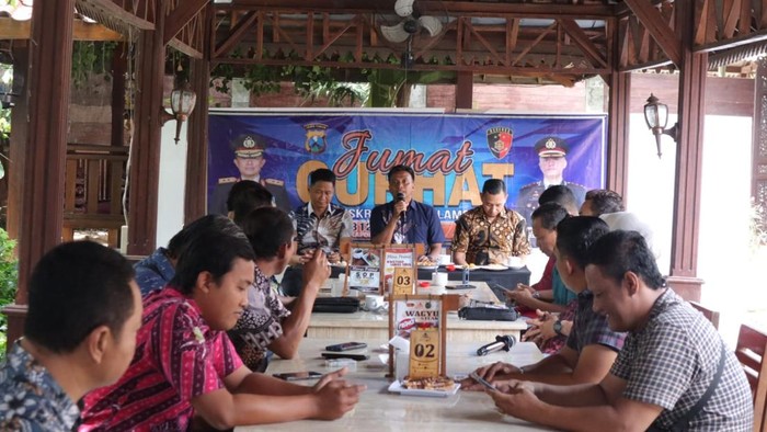 Jumat Curhat yang digelar Polres Lamongan bersama perusahaan leasing.