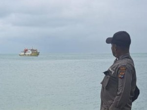 Ratusan Boks Ikan di Kapal Sabuk Nusantara 108 Membusuk Akibat Cuaca Buruk