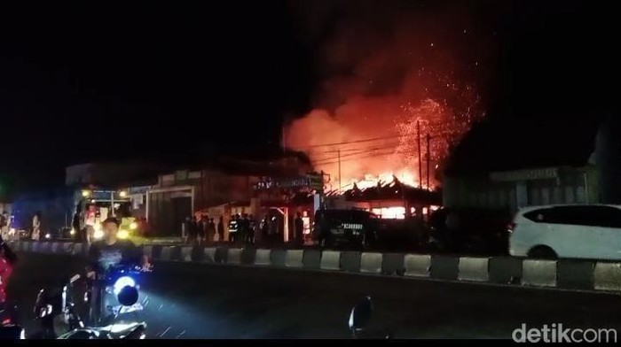 Kebakaran Polsek Kandanghaur