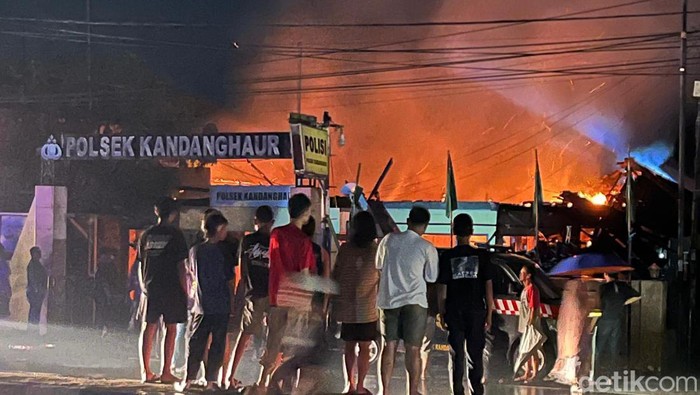 Kebakaran Polsek Kandanghaur