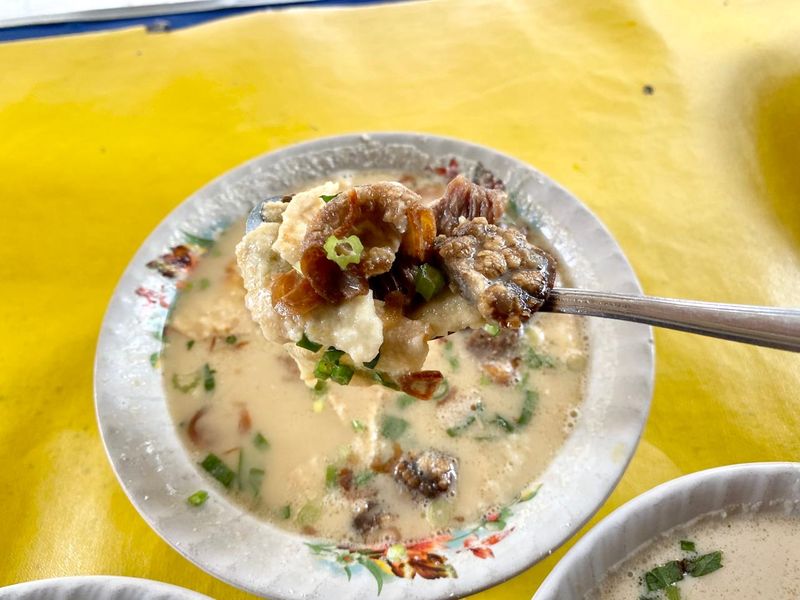 Kelezatan Soto Betawi Legendaris di Jatinegara Berusia 73 Tahun