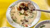 Begitu juga dengan tekstur dagingnya lembut dan tidak ada lemak. Kikil dan tulang mudanya tak alot karena dimasak dua kali Foto: detikFood