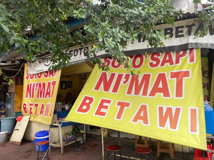 Kelezatan Soto Betawi Legendaris di Jatinegara Berusia 73 Tahun Kelezatan Soto Betawi Legendaris di Jatinegara Berusia 73 Tahun