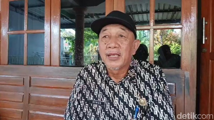 Kepala Desa Pesu, Gondo