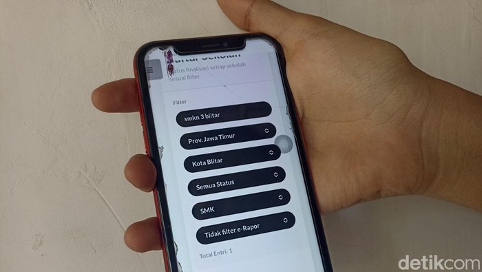 Kepala SMKN 3 Blitar Maryani.