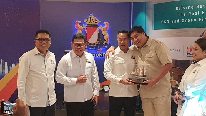Ketua Umum Kadin Indonesia Anindya N Bakrie dan Menteri Perumahan dan Kawasan Permukiman Maruarar Sirait