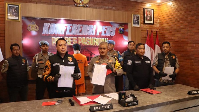Konferensi pers kasus pembobolan rekening Selebgram Pasuruan.