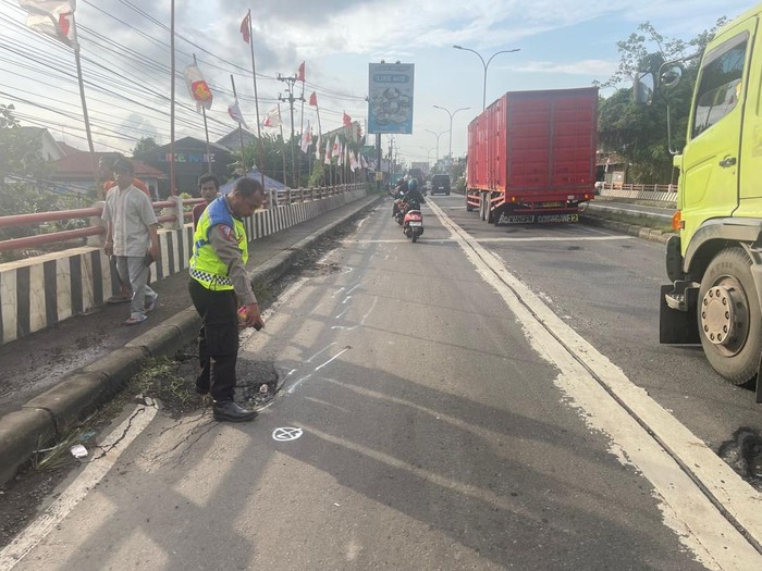 Lokasi dua pemotor wanita tewas tertabrak truk gegara menghindari lubang jalan di Pantura Kabupaten Batang, Jumat (7/2/2025) sore.