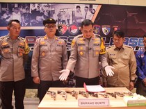 Sadar Hukum, Warga OKI Serahkan Senpira ke Polisi