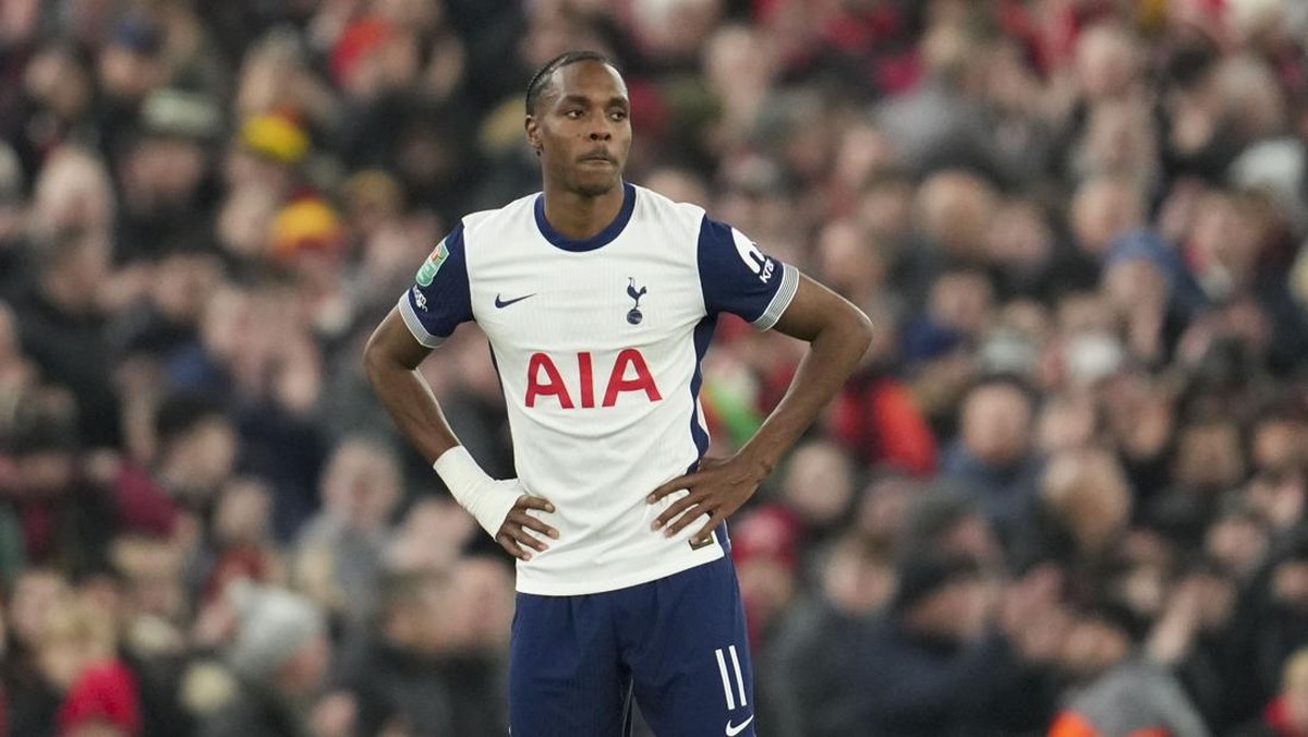 Mathys Tel gagal memberi dampak saat Tottenham disikat Liverpool di semfinal Carabao Cup. (Foto: Jon Super/AP)