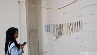 Karya-karya yang ditampilkan akan terus berubah selama periode penyelenggaraan pameran There is No Center.