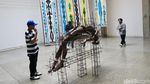 Melihat Pameran Seni There is No Center